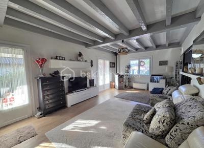 Maison traditionnelle - 123 m² - 6 pièces