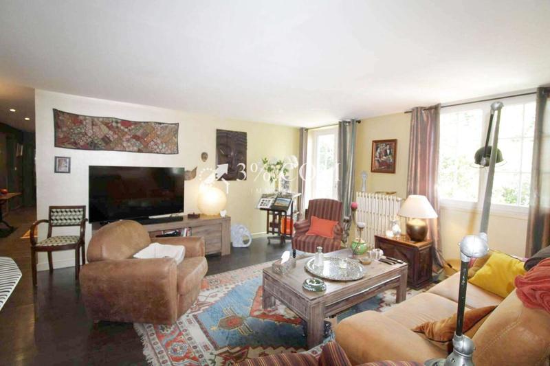 Maison - 290 m² - 9 pièces