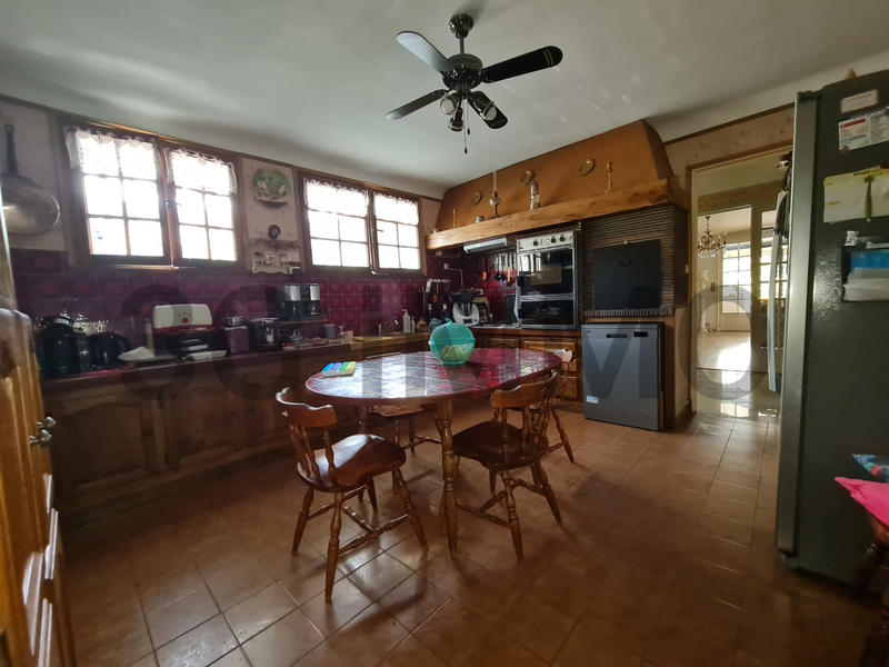 Propriété - 214 m² - 7 pièces