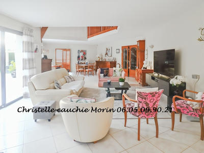 Maison - 220 m² - 7 pièces