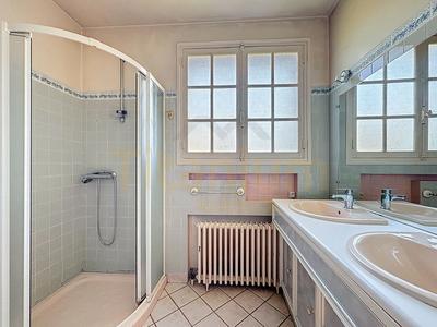 Maison - 94 m² - 5 pièces