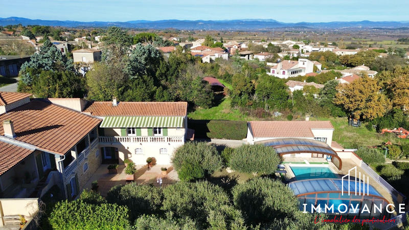 Maison traditionnelle - 311 m² - 11 pièces