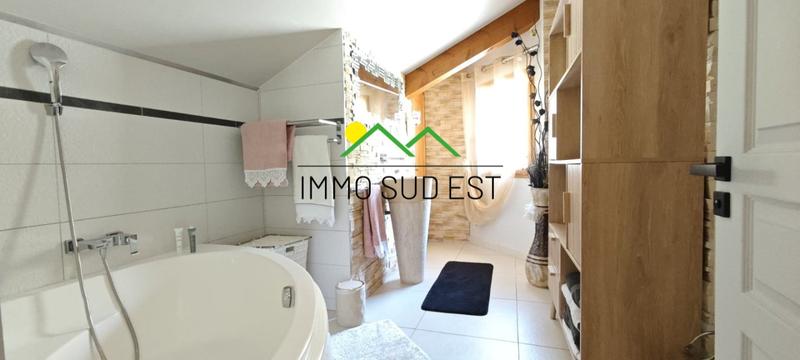 Maison - 107 m² - 5 pièces