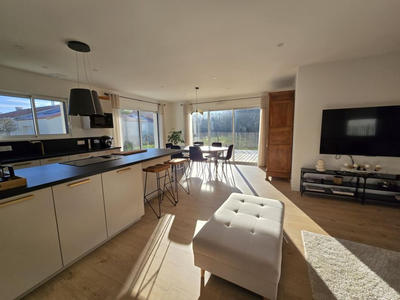 Maison - 93 m² - 4 pièces