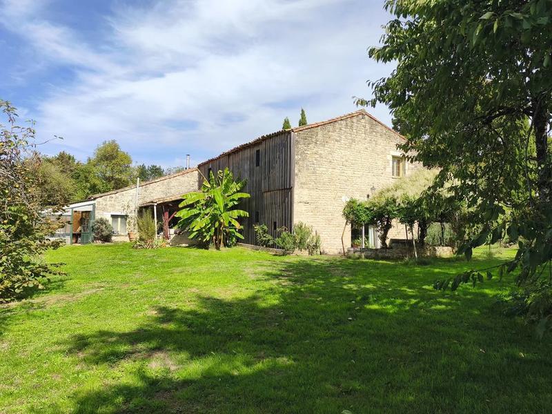 Maison ancienne - 434 m² - 10 pièces