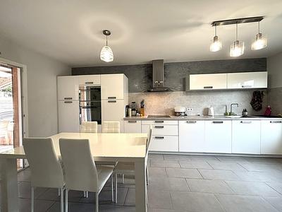 Villa - 170 m² - 8 pièces