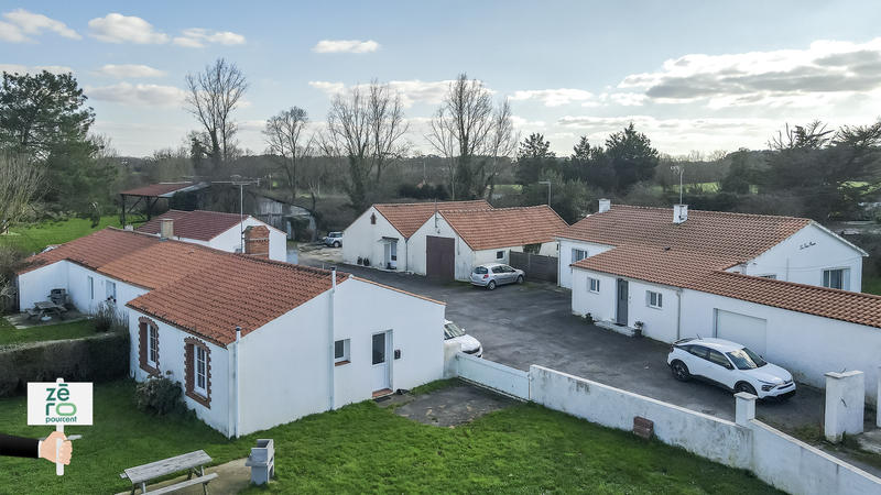 Maison - 422 m² - 24 pièces