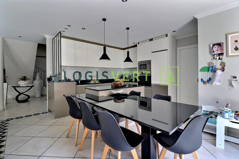 Maison - 352 m² - 8 pièces