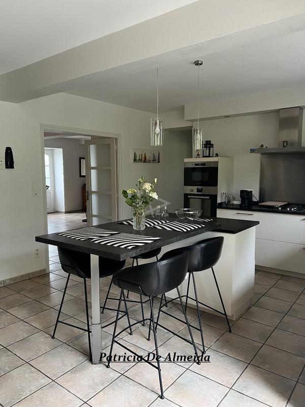 Maison - 213 m² - 8 pièces