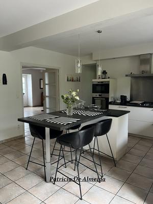 Maison - 213 m² - 8 pièces