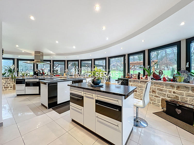 Demeure - 593 m² - 8 pièces