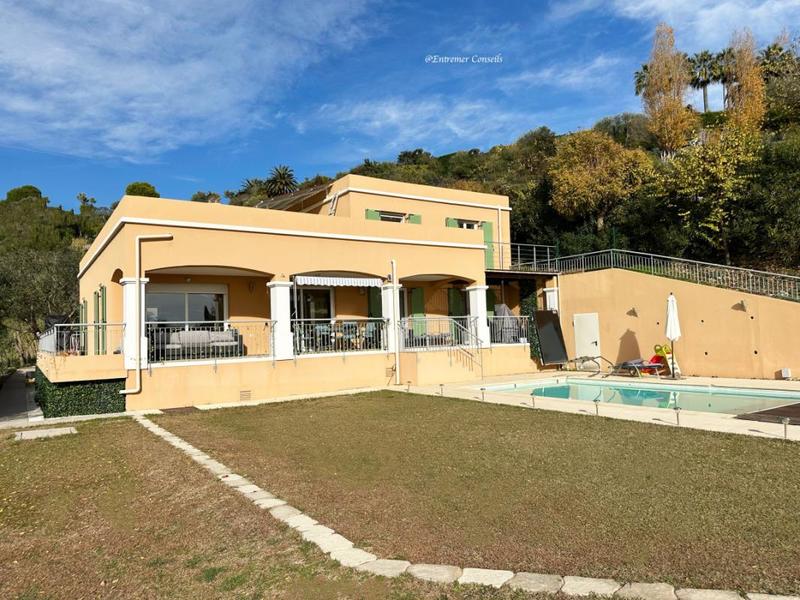 Maison - 200 m² - 6 pièces