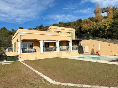 Maison - 200 m² - 6 pièces