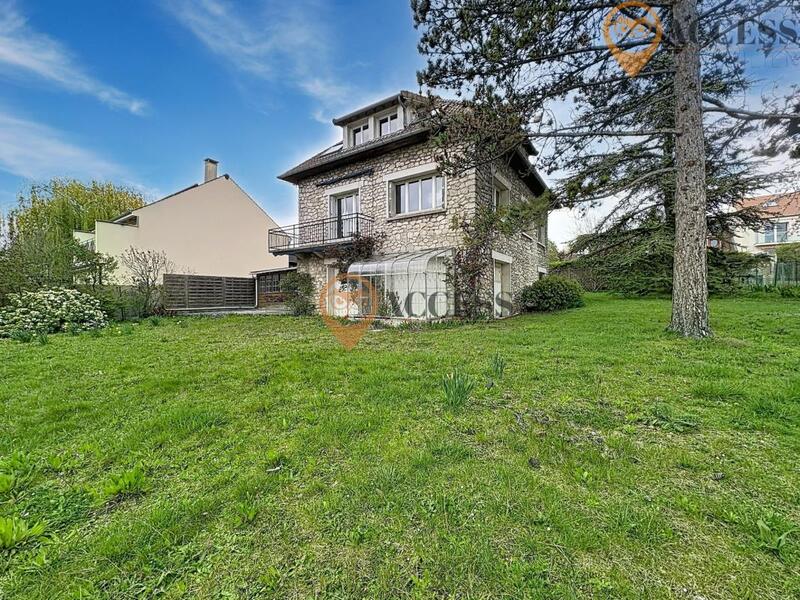 Maison - 211 m² - 7 pièces