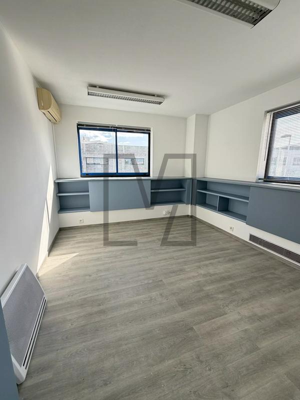 Local d'activités - 94 m² - 4 pièces