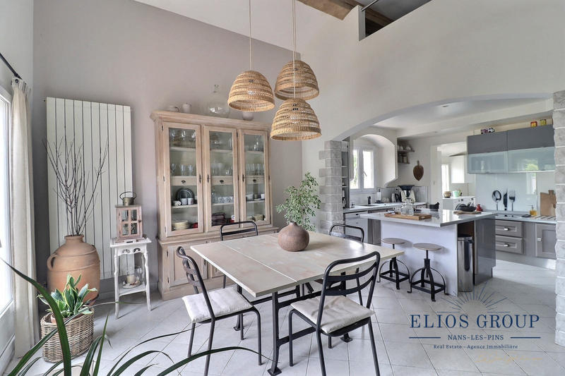 Maison - 167 m² - 6 pièces