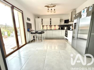 Maison - 196 m² - 8 pièces