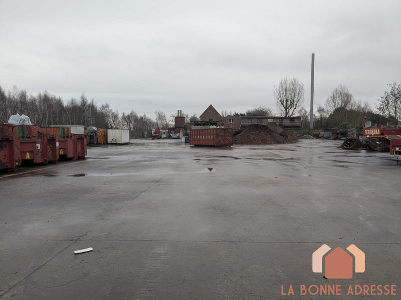 Terrain commercial - 1 000 m²