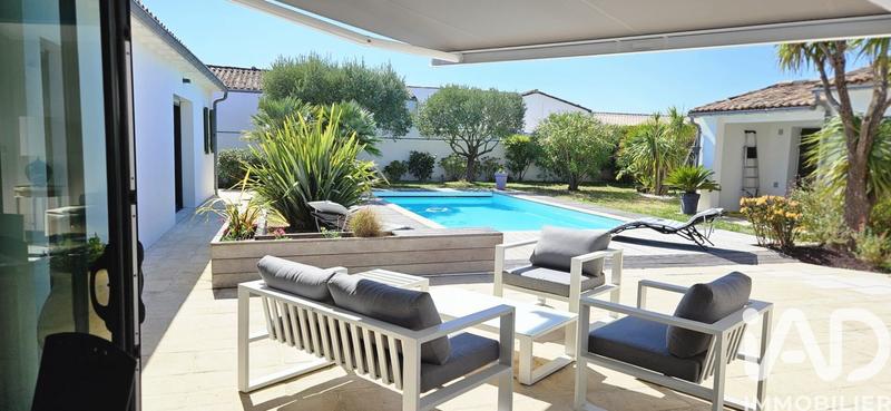 Maison - 219 m² - 5 pièces