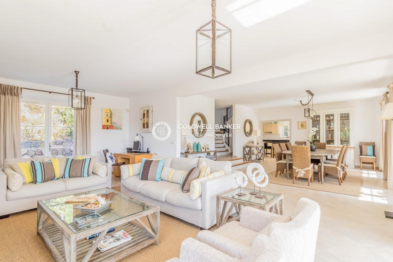 Demeure - 220 m² - 6 pièces