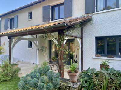 Maison traditionnelle - 168 m² - 6 pièces