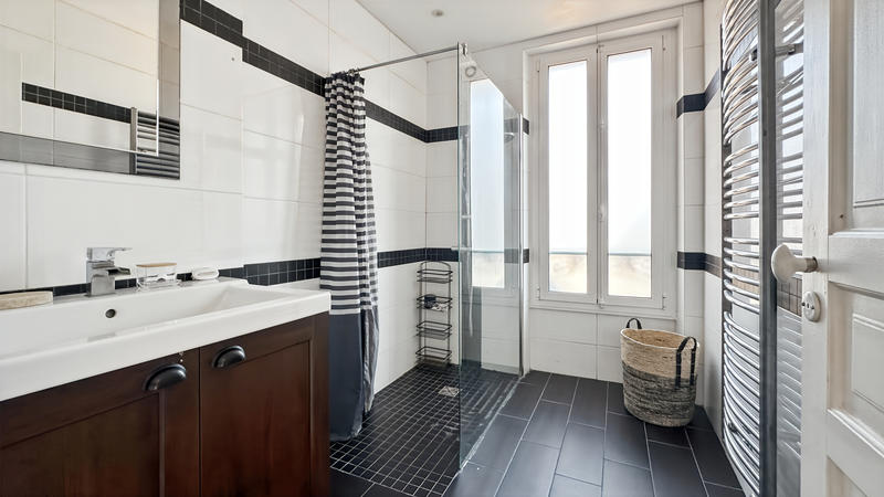 Maison - 212 m² - 10 pièces