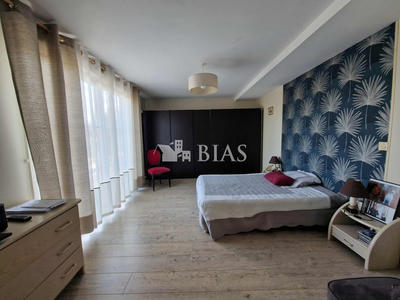 Maison - 218 m² - 8 pièces