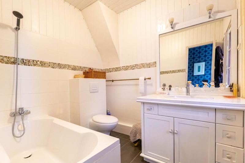 Maison - 208 m² - 6 pièces