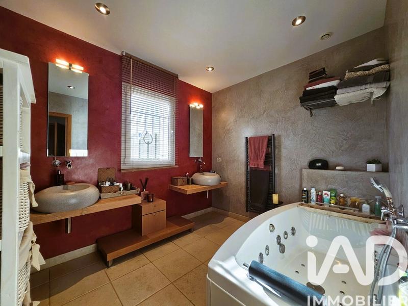 Maison - 240 m² - 5 pièces