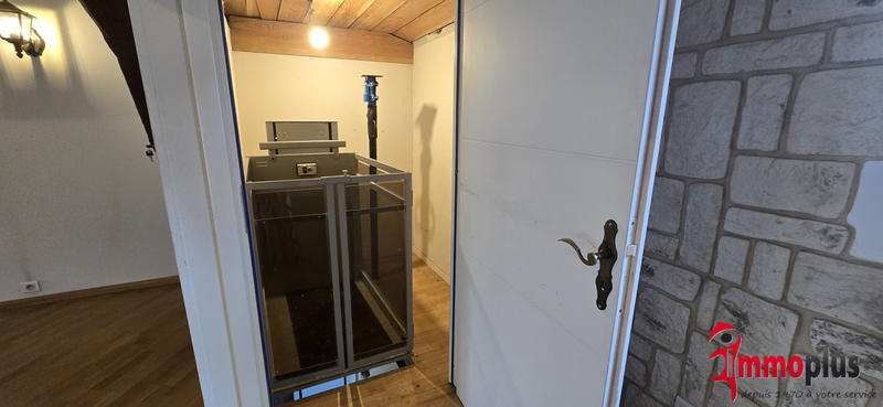 Appartement - 208 m² - 6 pièces