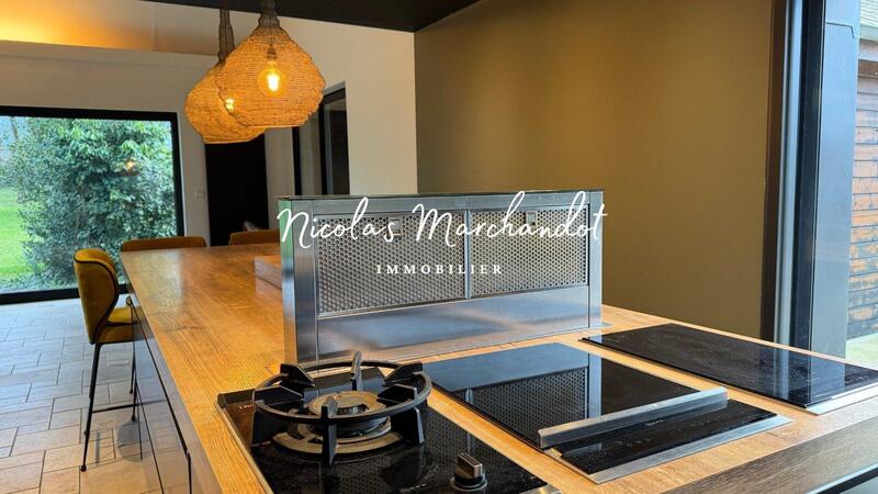 Maison - 200 m² - 7 pièces