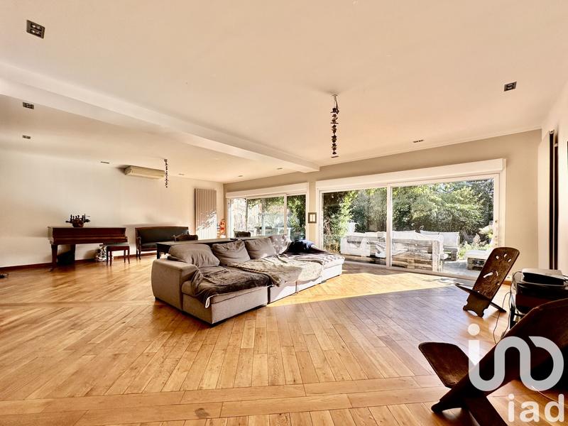 Maison - 200 m² - 8 pièces