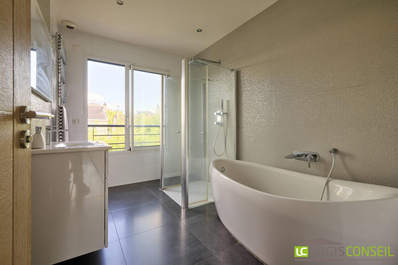 Maison contemporaine - 216 m² - 8 pièces