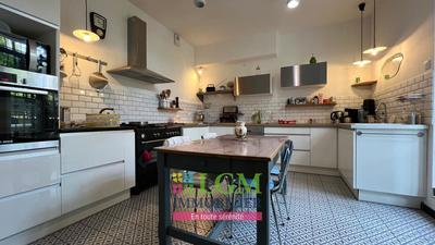 Maison - 181 m² - 6 pièces