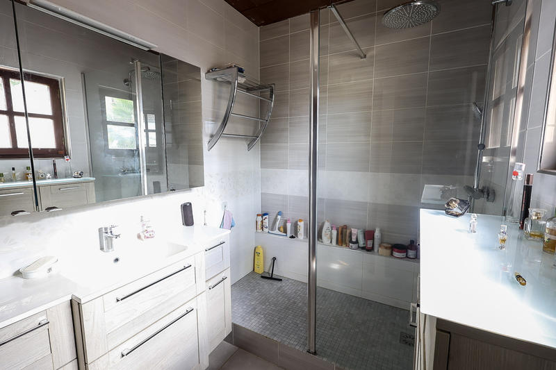 Maison - 230 m² - 7 pièces