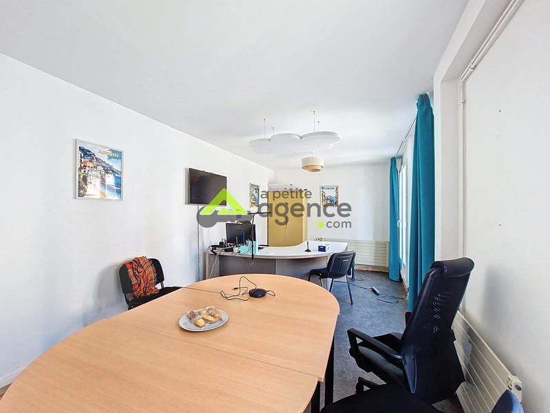 Local commercial - 240 m²