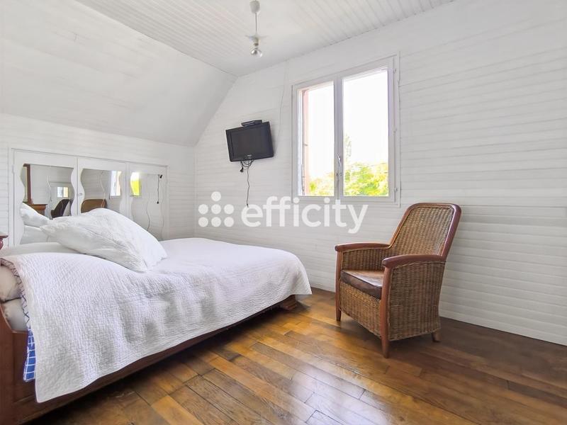 Maison - 165 m² - 8 pièces