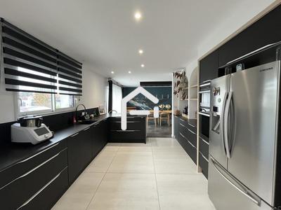 Maison - 200 m² - 8 pièces