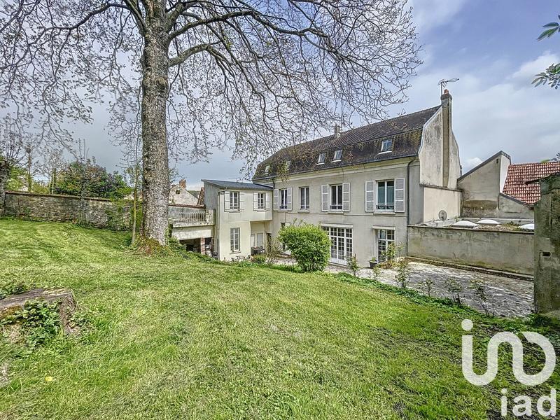 Maison - 325 m² - 12 pièces