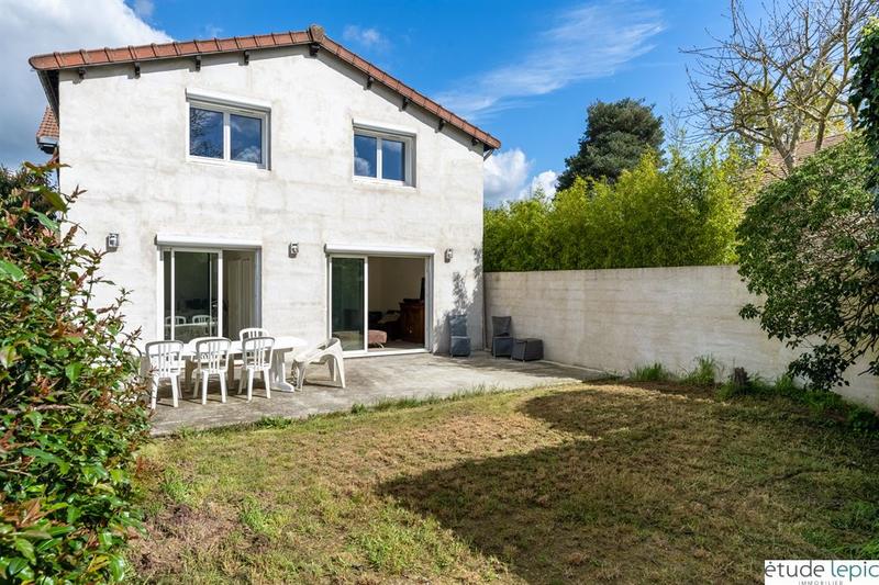 Maison - 177 m² - 9 pièces