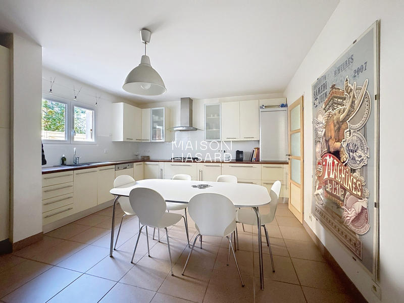 Maison - 199 m² - 9 pièces