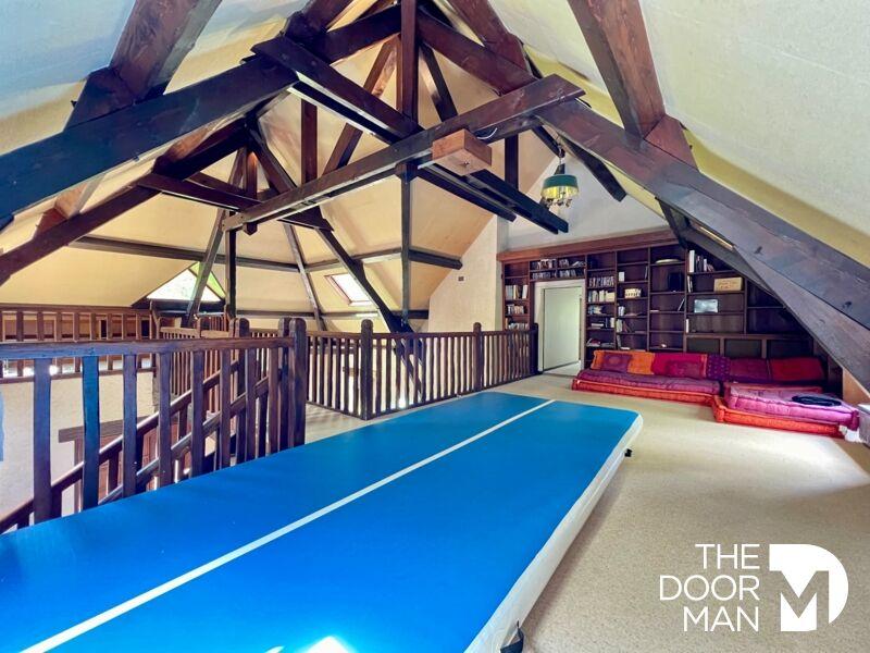 Propriété - 300 m² - 9 pièces