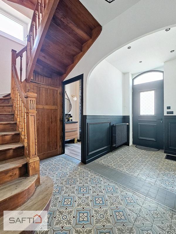 Maison - 197 m² - 9 pièces