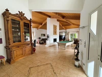 Maison - 254 m² - 6 pièces