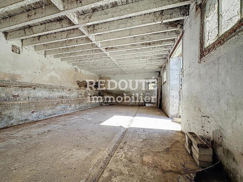 Maison - 450 m² - 10 pièces