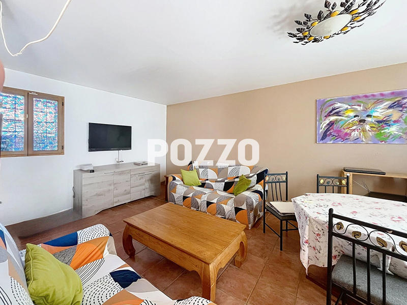 Maison - 2 000 m² - 14 pièces