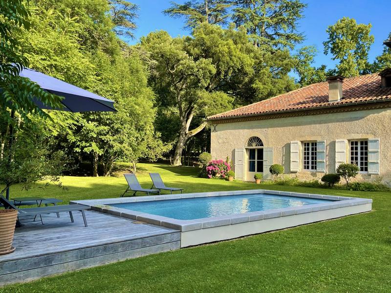 Maison - 484 m² - 17 pièces