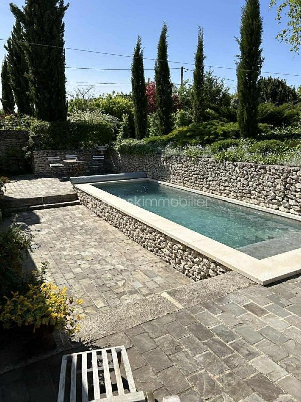 Maison - 300 m² - 15 pièces