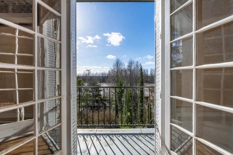 Maison - 250 m² - 9 pièces