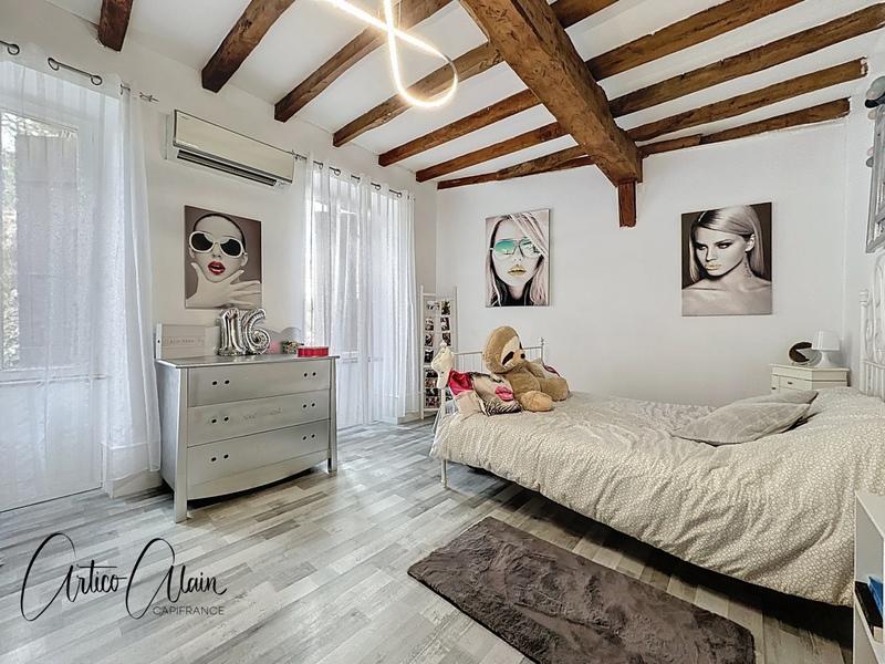 Maison - 271 m² - 9 pièces